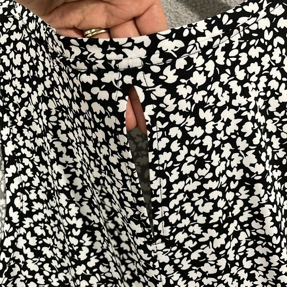 NEW Vince Camuto Womens XL Printed Split-Back Key Rich Black Small Floral Multi - Picture 8 of 10